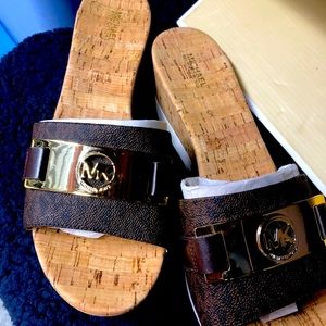 Michael kors brand new with box never worn excellent condition